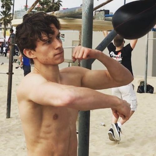 Tom Holland Pics  Age  Photos  Shirtless  Biography  Pictures  Wikipedia - 24