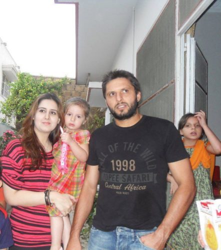Shahid Afridi Daughter Engagement  Age  Marriage  Pics  Wiki  Biography - 84