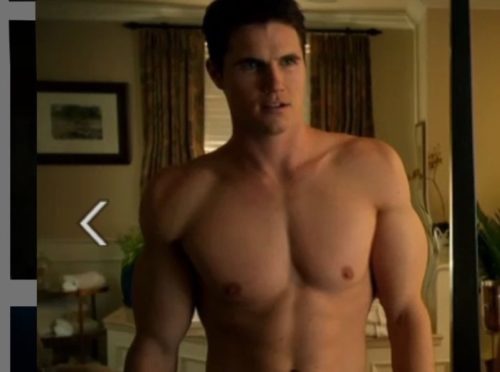 Robbie Amell Pics  Shirtless  Biography  Wiki - 27