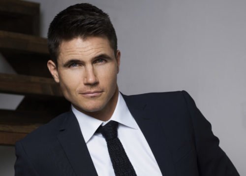 Robbie Amell Pics  Shirtless  Biography  Wiki - 1