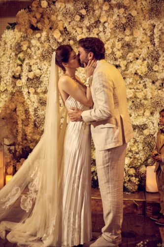 Alexandra Daddario News  Pics  Wedding Dress  Marriage  Biography  Wiki - 95
